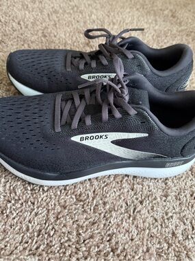 Brooks Black and White Women's Running Sneakers